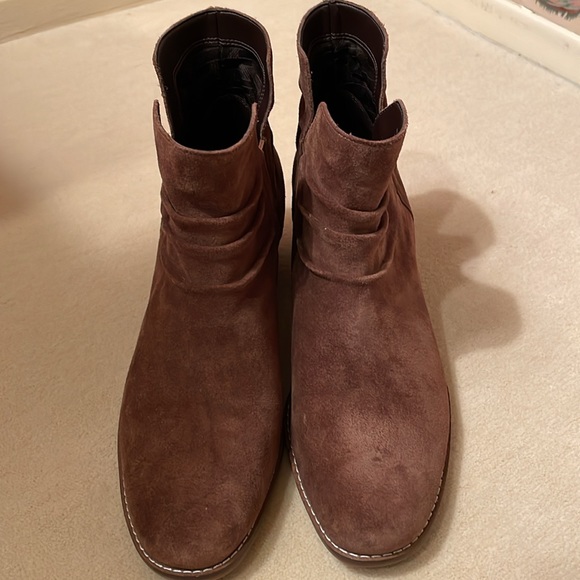 COLE HAAN BROWN SUEDE ANKLE BOOTS size 9 - Picture 6 of 7